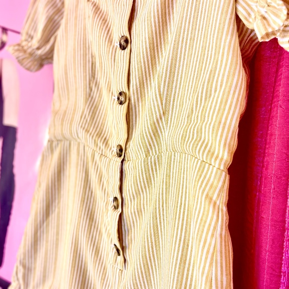 Francesca’s Sugar Cookie Yellow Striped Romper Button Down Jumpsuit Womens Large - Picture 3 of 4